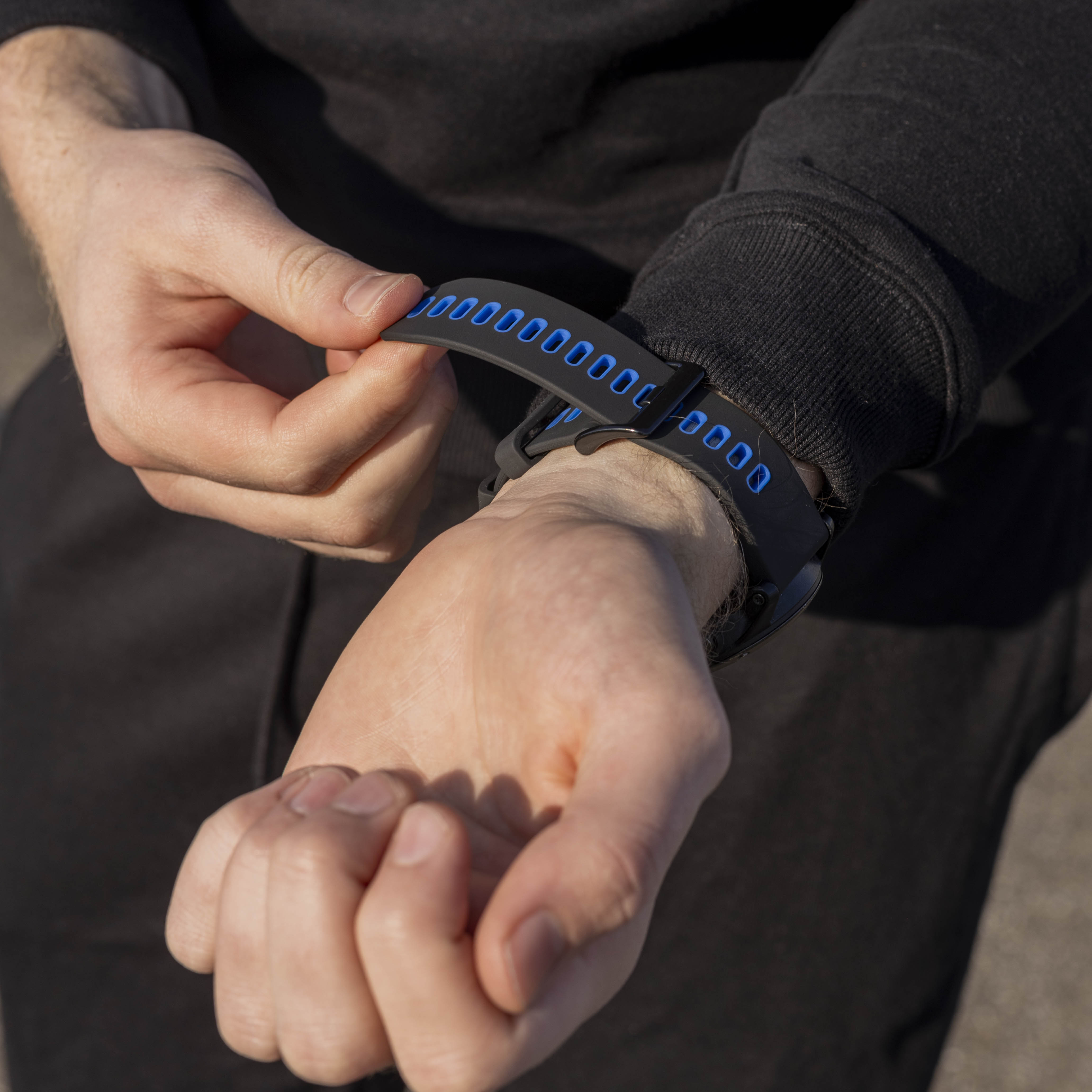 Garmin Quatix 3 / 6x / 7x Solar Buckled Sport Strap (Black/Blue)