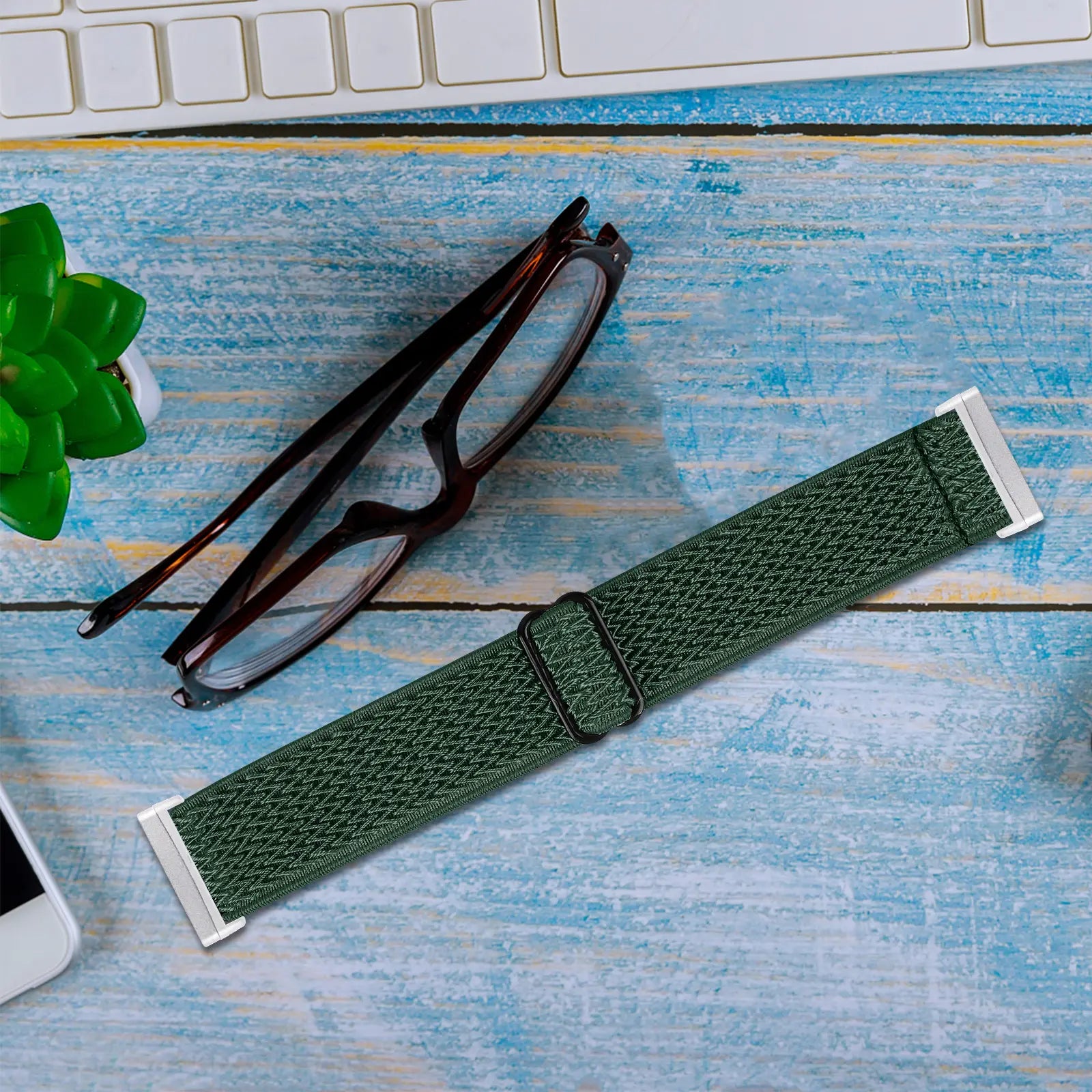 Fitbit Versa 4 elastisch bandje (groen)
