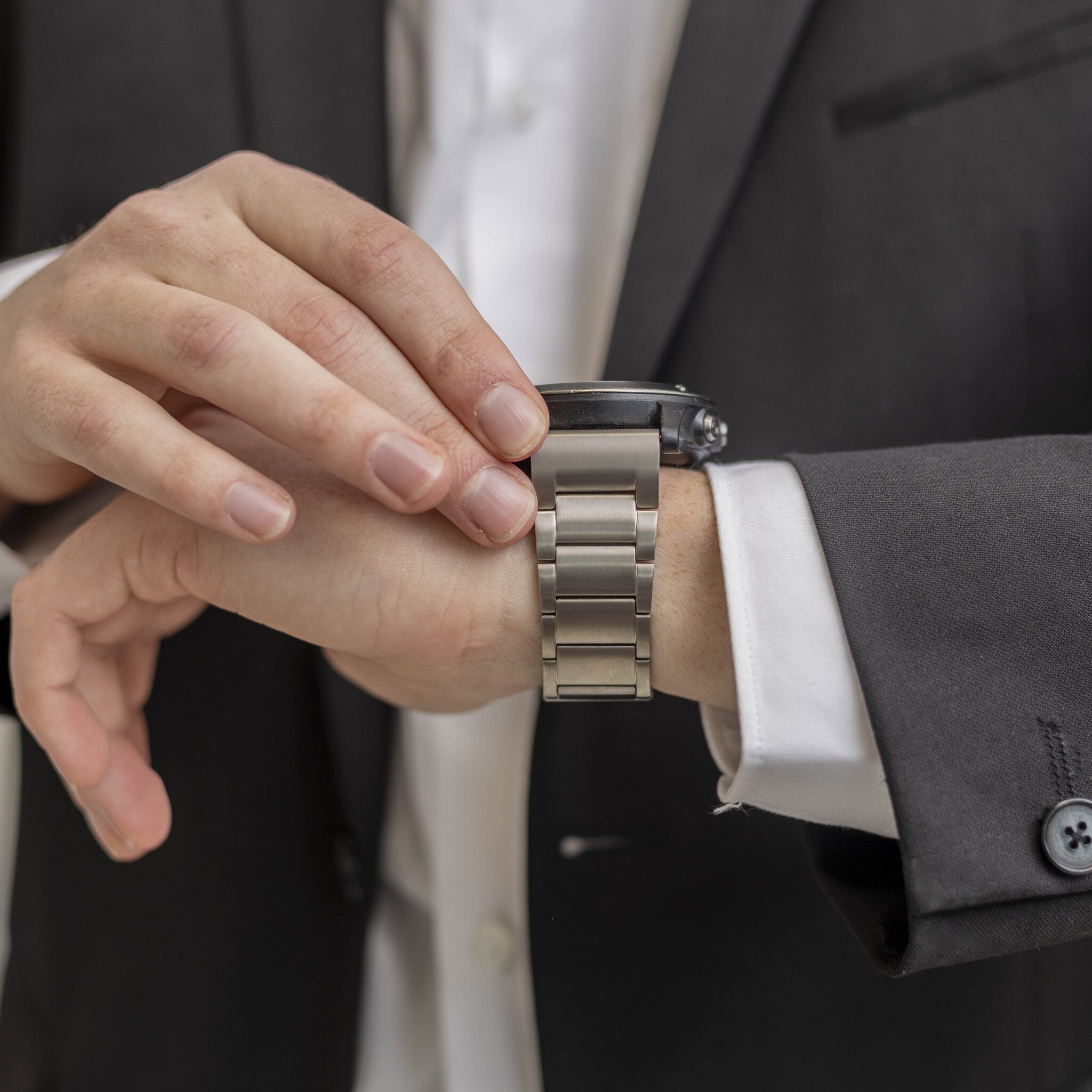 Garmin Fenix 8 Pro - 47mm Magnetic Titanium Strap (Silver)