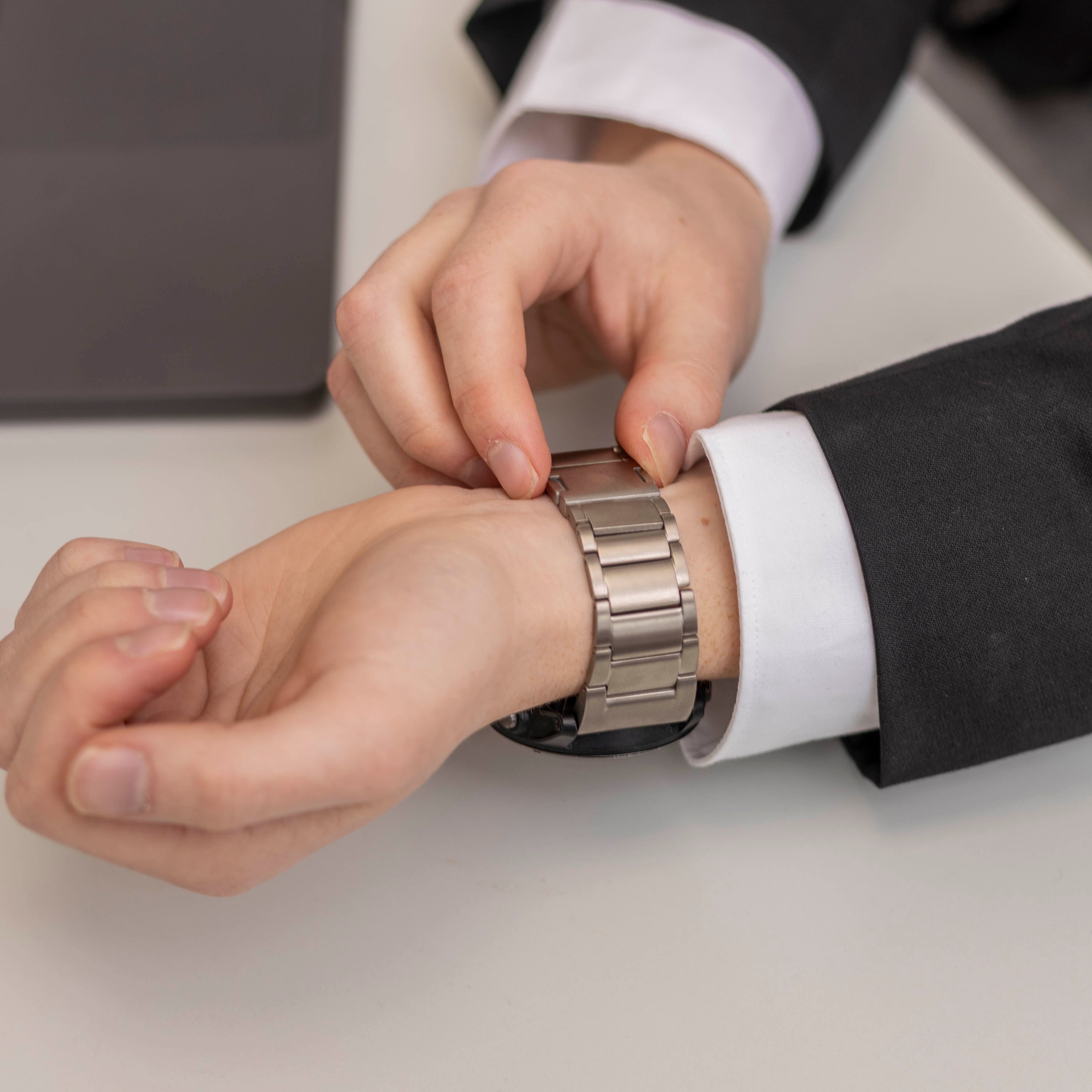 Garmin Epix Pro (Gen 2) 51mm magnetische titanium band (zilver)