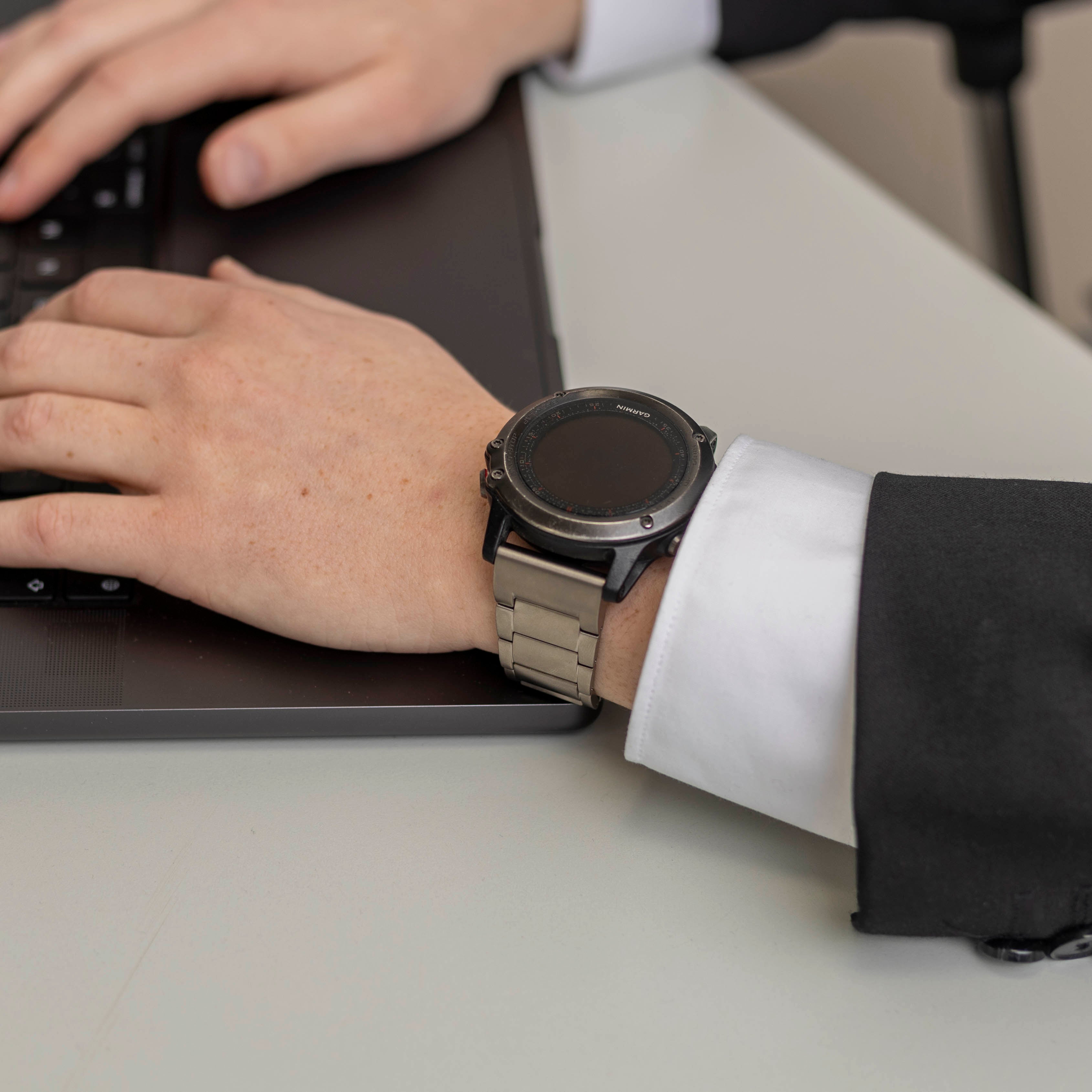 Garmin Epix Pro (Gen 2) 51mm magnetische titanium band (zilver)