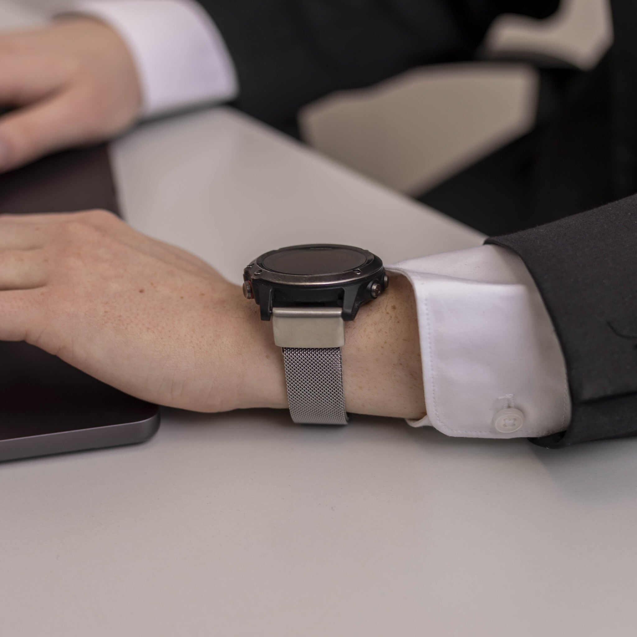 Garmin Descent G1 Milanese band (zilver)