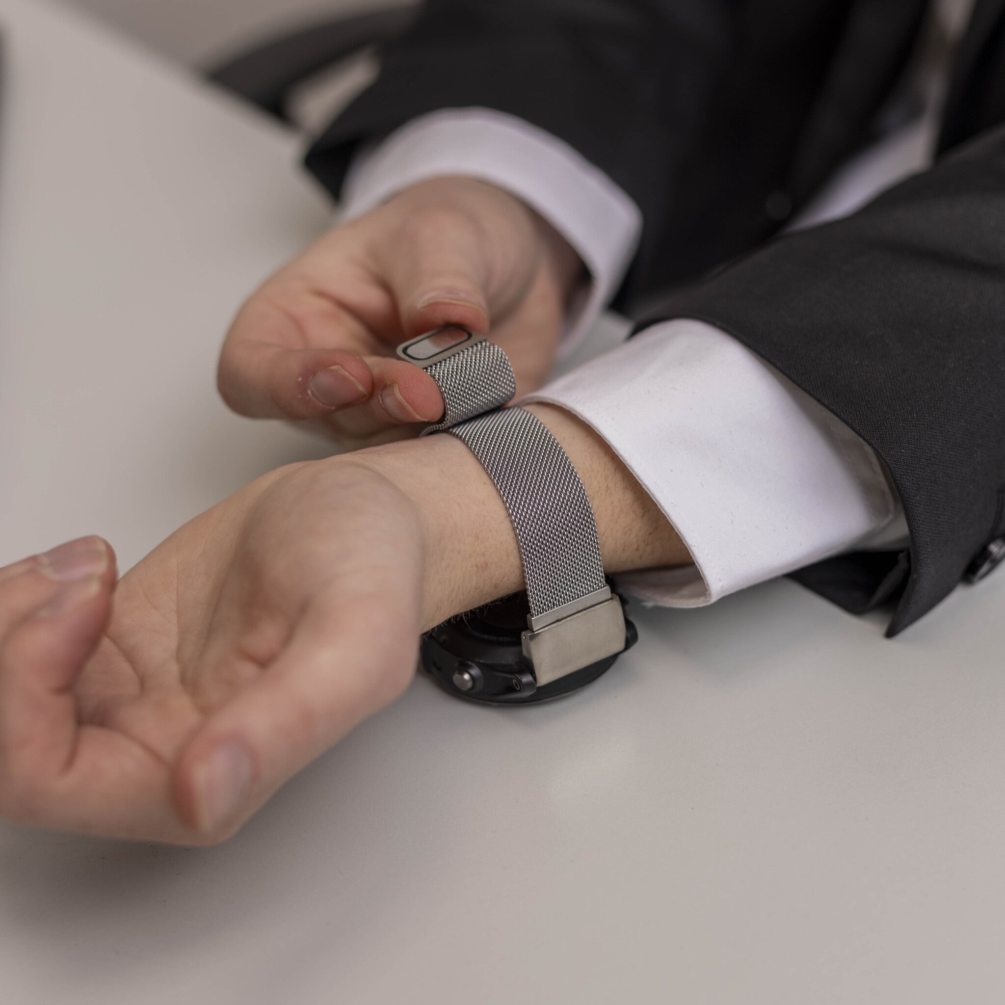 Garmin Instinct 2 Milanese band (zilver)