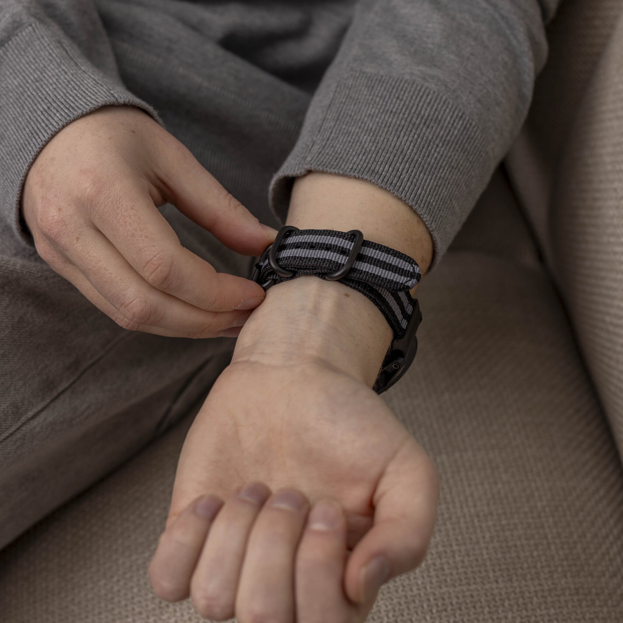 Garmin Descent MK1 nylon gesp band (zwart/grijs)