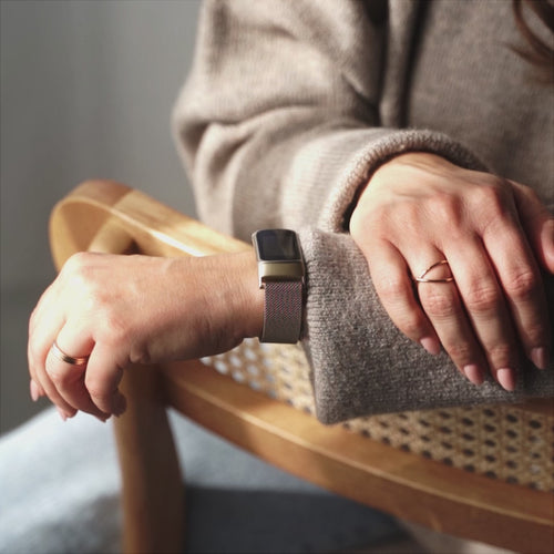 Fitbit Charge 6 Milanese band (sterrenlicht)