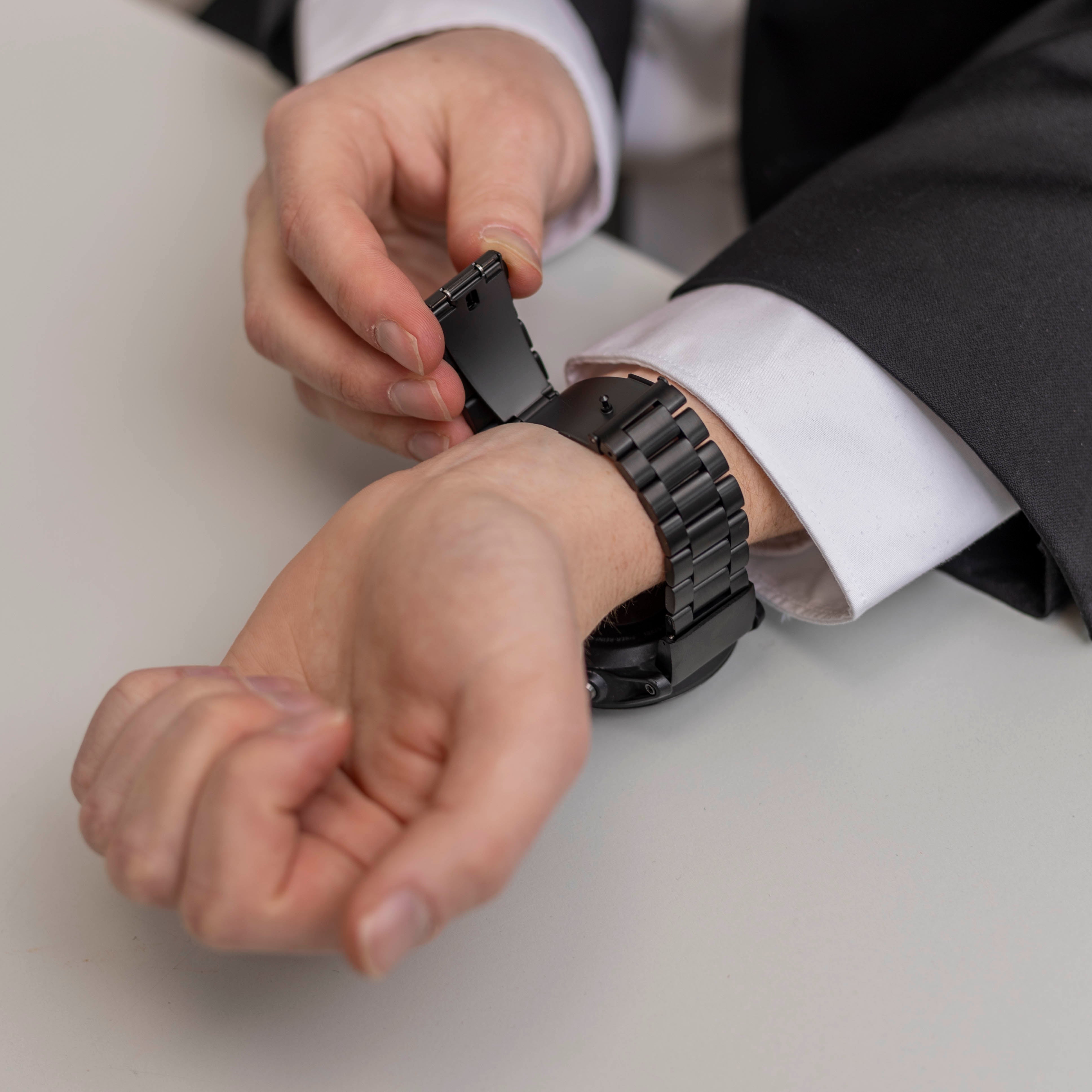 Bandz Garmin Fenix 7x stalen band 'Classic' (zwart)